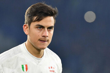 En España aseguran que Dybala volvió a dar positivo de coronavirus (Fuente: AFP)