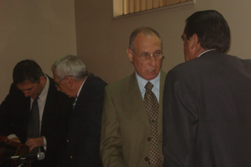 Luis Zírpolo y Carlos Arias (centro), en el final del juicio en 2010