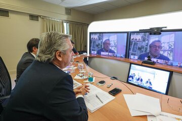 Fernández conversó por videoconferencia con Luis Alberto Moreno. (Fuente: Prensa Presidencia)