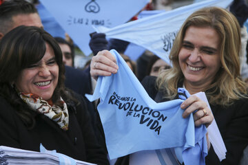 Elías de Pérez usa "presidente" para Cristina Kirchner y "presidenta" para ella (Fuente: NA)