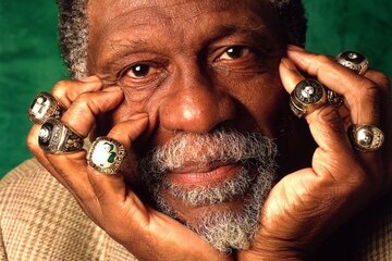 Bill Russell tiene más anillos que dedos, ya que logró 11 títulos de la NBA entre 1956 y 1969. 