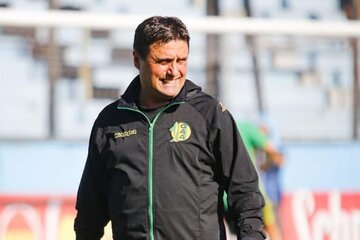 Hoyos confirmó que seguirá siendo el DT de Aldosivi (Fuente: Prensa Aldosivi)