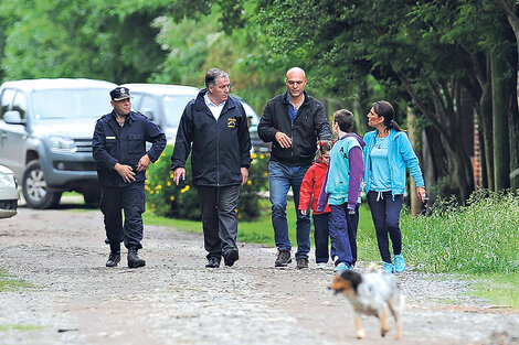El chico sabía disparar porque acompañaba a su padre a cazar.