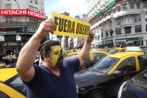 Los taxistas marchan a Tribunales contra Uber