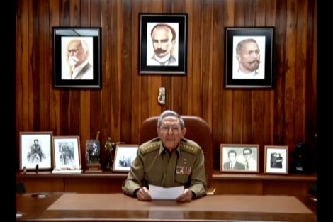 Raúl Castro anunció por televisión la muerte de su hermano Fidel.