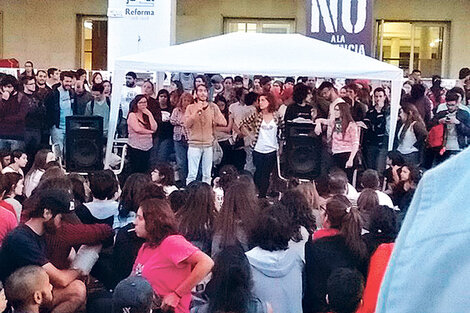 Los alumnos ocupan desde ayer el Pabellón Argentina.