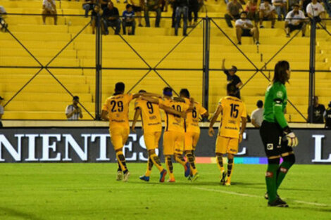 Los jugadores de Central celebran el primer gol de Rubén en el complemento. (Fuente: Gentileza Copa Argentina)