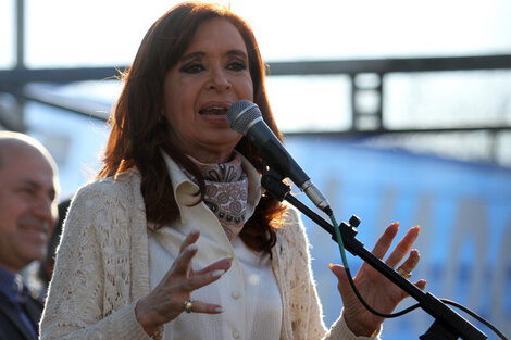 CFK a Macri: "No es mi mamá, es tu papá y vos también"