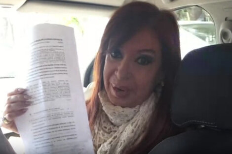 “Por dos trámites meramente administrativos Bonadio me quiere hacer viajar 2500 kilómetros”, denunció CFK.