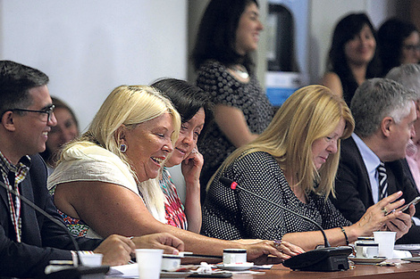 Carrió presidió la reunión de la Comisión de Relaciones Exteriores.