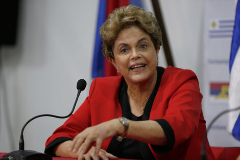 Dilma dio una conferencia de prensa en Montevideo, que la declaró “visitante ilustre”.