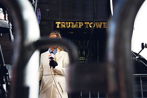 Desde el triunfo del magnate, la Torre Trump es asediada a diario por los medios.