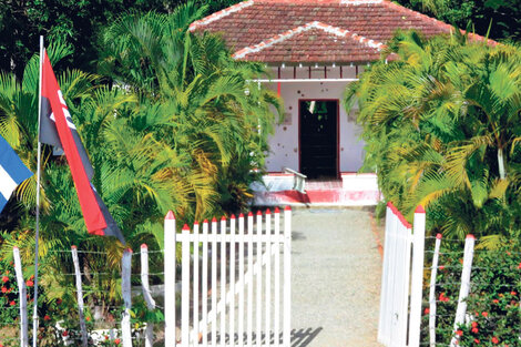 La falsa granja de pollos que fuera cuartel militar de Fidel Castro hoy es un Monumento Nacional.