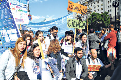 Este año habían ingresado 943 científicos a la carrera de investigador, mientras que en 2017 serán menos de 400.