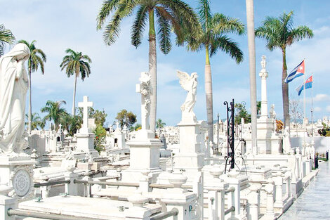 Santa Ifigenia está considerada un museo a cielo abierto por la ornamentación de sus tumbas.