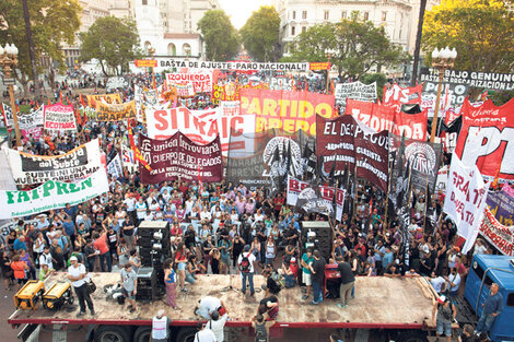 La izquierda convocó por separado, pero confluyó en la Plaza. (Fuente: Joaquín Salguero)