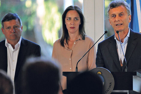 Macri en Olivos junto a María Eugenia Vidal y Domingo Peppo (PJ-Chaco). (Fuente: DyN)