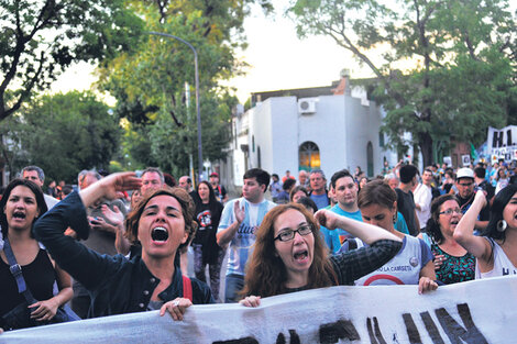 El “escrache” comenzó en El Olimpo y terminó en la casa de Feito.  (Fuente: Pablo Piovano)