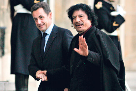 Sarkozy y Khadafi cuando hacían negocios juntos.