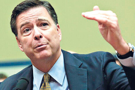 James Comey, jefe del FBI, acusado de encubrimiento.