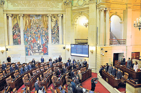 El Congreso colombiano aprobó el acuerdo que pone fin a un conflicto de más de cincuenta años.