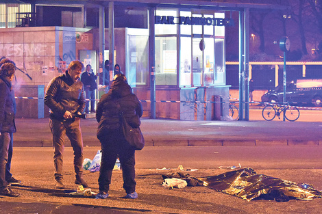 En un control de rutina en la estación ferroviaria de Sesto San Giovanni, cerca de Milán, Anis Amri murió tras tirotearse con la policía. (Fuente: AFP)