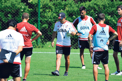 Gallardo busca la reacción de sus jugadores para el duelo de mañana ante Central.