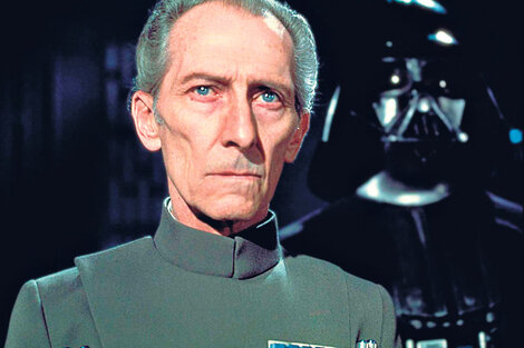 Peter Cushing actuó en la primera película de Star Wars... y reaparece en la nueva.