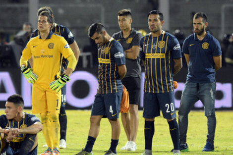 Jugadores de Central quedaron muy golpeados.