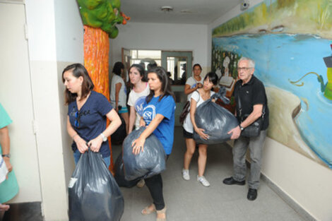 Los voluntarios distribuyeron los juguetes colectados en diferentes hospitales de la ciudad.