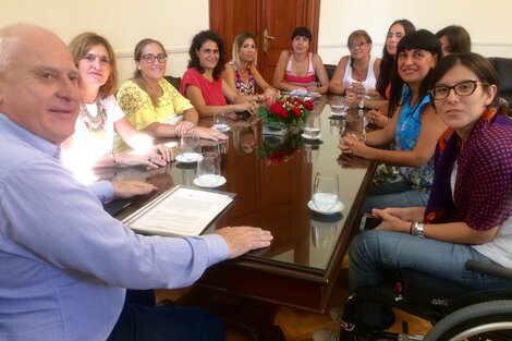 La reunión fue pedida por Mujeres por la Paridad, con representantes de Rosario y Santa Fe. 