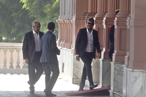 Rodolfo D'Onofrio y Marcelo Tinelli entrando a la Casa Rosada.
