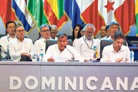 “Debemos asumir una clara posición en defensa de los inmigrantes” dijo Correa en la Celac.  (Fuente: AFP)