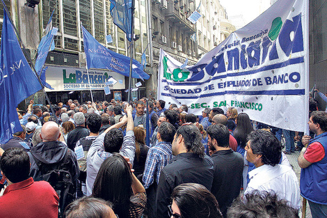 “Sinvergüenzas y vulgares estafadores”