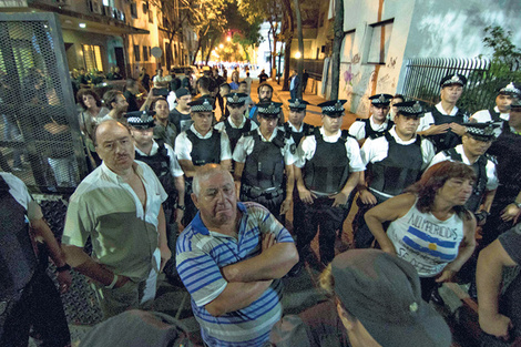 Asociaciones civiles apoyaron a los habitantes del ex Padelai frente al fuerte despliegue policial.