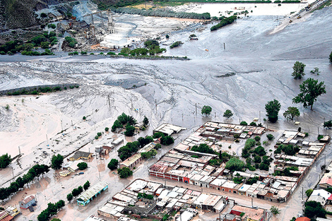 La marca del alud, en Tumbaya, Jujuy. La lluvia no deja lugar para el regreso. (Fuente: AFP)