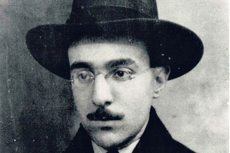 Pessoa haciendo de sí mismo es tan fascinante como enrevesado.