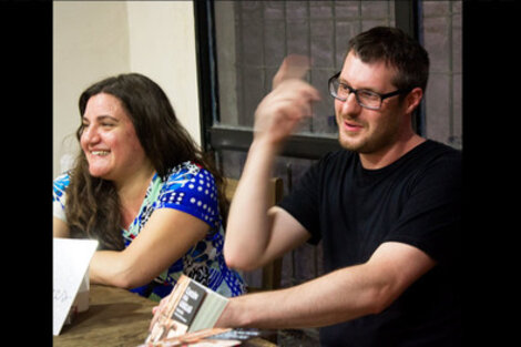 La editora Caro Mussa y el autor Nicolás Doffo, en la presentación de Canción para gorilas.