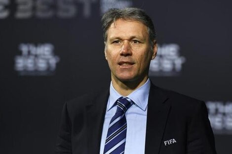 Van Basten propuso eliminar la posición adelantada en el fútbol 