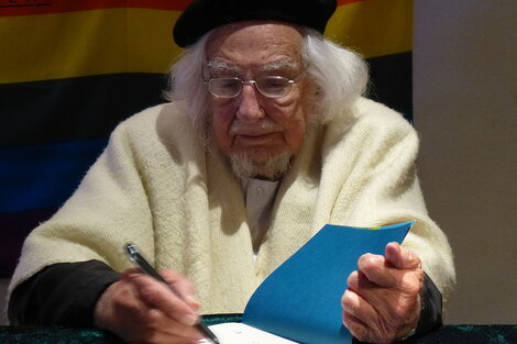 El poeta Ernesto Cardenal denuncia "persecución" de Daniel Ortega