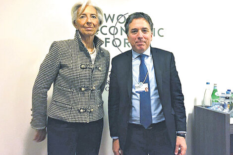 El ministro de Hacienda, Nicolás Dujovne, y la titular del FMI, Christine Lagarde, cuando se reunieron en Davos. (Fuente: DyN)