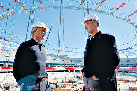 Macri se hizo tiempo para visitar ayer la cancha del Atlético Madrid. (Fuente: DyN)