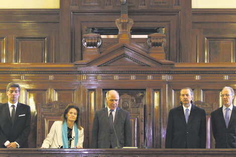 Carlos Rosenkrantz, Horacio Rosatti, Ricardo Lorenzetti y Elena Highton de Nolasco firmaron el fallo. Juan Carlos Maqueda se opuso. 