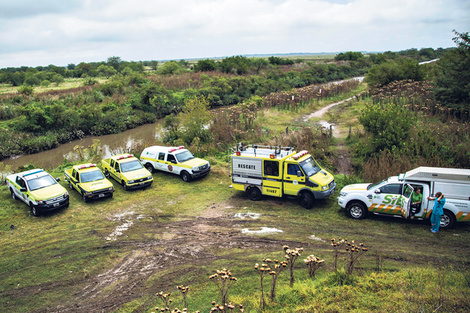 El canal del arroyo Pereyra ayudó a los bomberos a contener el fuego.