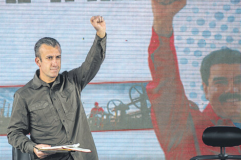 Tareck El Aissami durante una marcha de empleados de la petrolera estatal Pdvsa el mes pasado. (Fuente: AFP)