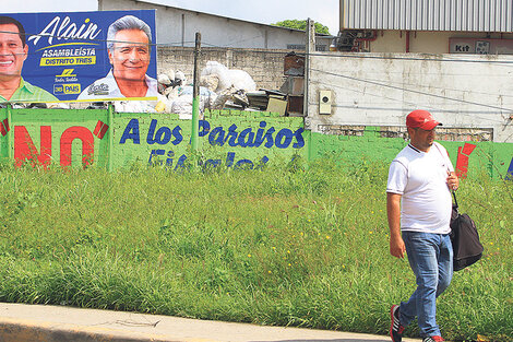 A 24 horas del voto, propaganda electoral en Quito a favor de Lenin Moreno y en contra de los paraísos fiscales. (Fuente: EFE)