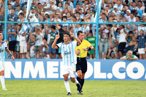 Los tucumanos definieron todo en nueve minutos. (Fuente: AFP)