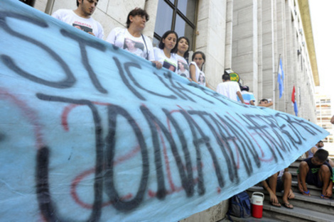 Mañana se montará una carpa de vigilia en la puerta de los Tribunales provinciales. (Fuente: Andres Macera)