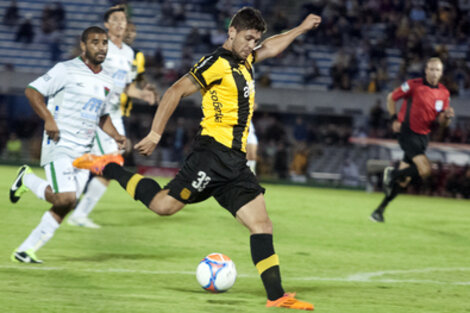 Leyes, de Peñarol, el jugador que quiere el técnico leproso.