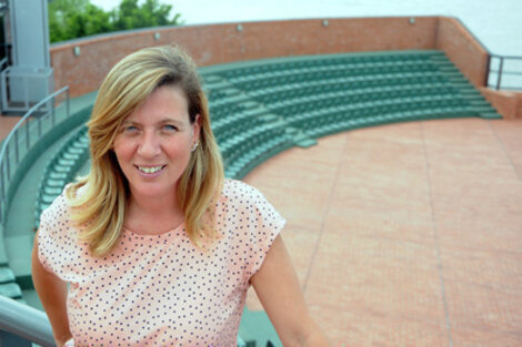 Lila Siegrist, subsecretaria de Industrias Culturales y Creativas, en el nuevo Anfiteatro. (Fuente: Alberto Gentilcore)